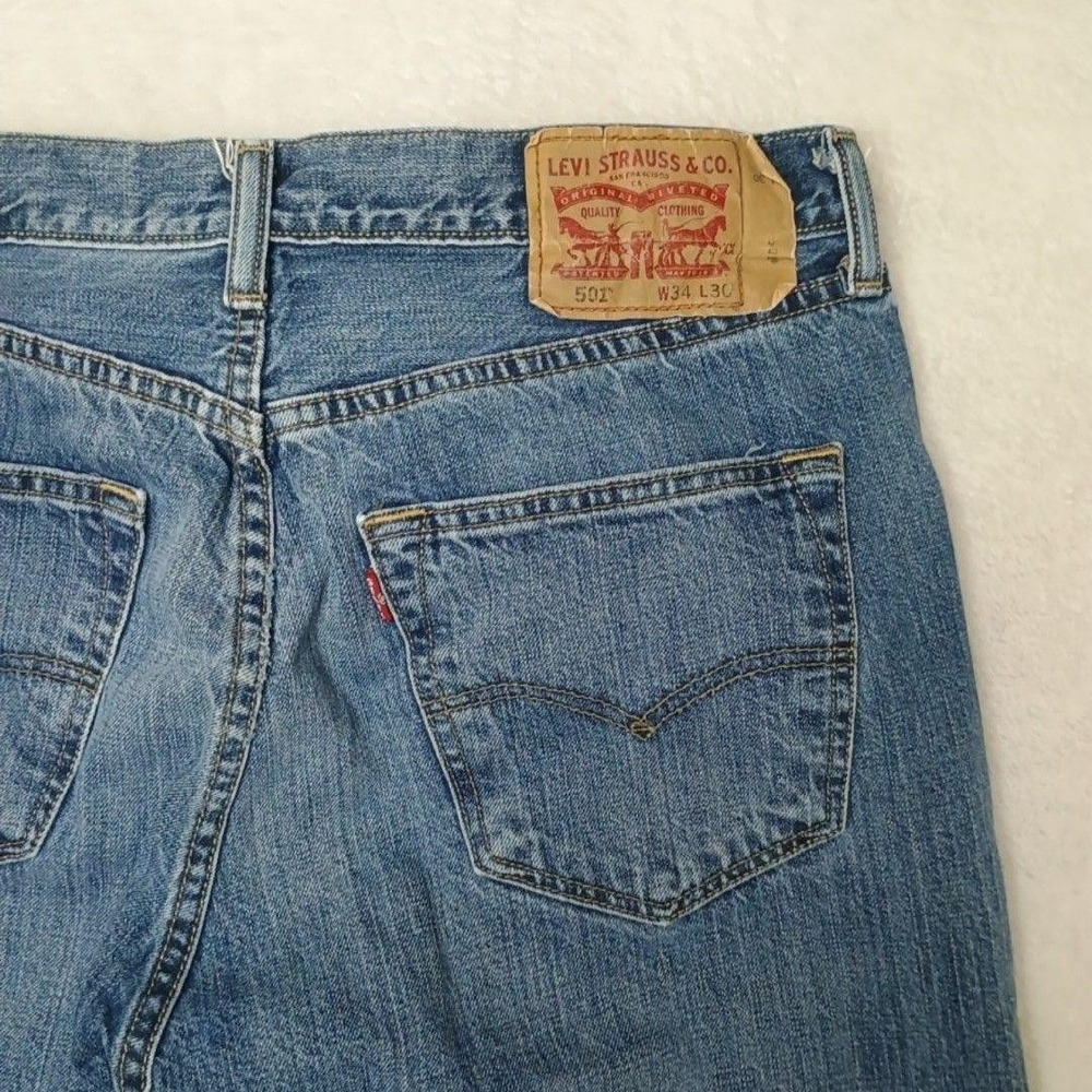 Levis 501 Jeans Mens 34x30 Blue Straight Medium Wash 5-Pocket Denim Regular - Picture 5 of 13